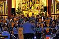 &bdquo;Musik ist die Sprache der Engel&ldquo;       -  (tsc)   Zu einem feierlichen Adventskonzert unter dem Motto &bdquo;Musik ist die Sprache der Engel&ldquo; lud am Wochenende die Musikkapelle Steinfeld 1955 in die Pfarrkirche Maria Himmelfahrt in Steinfeld ein. Gestaltet wurde das Konzert  von den Steinfelder Musikanten unter der Leitung von Gerhard Amersbach, der Jugendkapelle Steinfeld und der Flötengruppe unter Leitung von Bettina Fürtsch, der Veeh-Harfen-Gruppe unter Leitung von Petra Helfrich sowie dem Gesangsduo Bernd Dittrich und Bettina Fürtsch. In dem gut zweistündigen Konzert wurden die Zuhörer durch abwechslungsreiche Beiträge der einzelnen Musikgruppen in eine adventliche und besinnliche Welt entführt. Die 70 Musikerinnen und Musiker gaben ihr Bestes, den Abend zu einem ganz besonderen zu machen. In &bdquo;Steefelder&ldquo; Mundart wurden die einzelnen Programmpunkte von Heike und Andrea Urlaub in gekonnter Weise anmoderiert. Die voll besetzte Pfarrkirche zeigte das große Interesse der Bevölkerung an der Veranstaltung. Das Konzert bereitete mit den weichen und sanften Klängen hervorragend auf die bevorstehenden Weihnachtstage vor. Obwohl die Pfarrkirche gut beheizt war, war nicht nur bei dem Lied &bdquo;Run&ldquo; von Leona Lewis, gespielt von den Steinfelder Musikanten und mit dem Gesang von Christina Höhn, Gänsehaut angesagt.