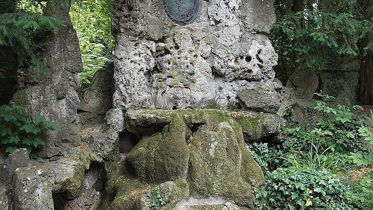 Lindahl - Der Lindahl-Brunnen im Ringpark, enthüllt 1901. Lindahl - Der Lindahl-Brunnen im Ringpark, enthüllt 1901.