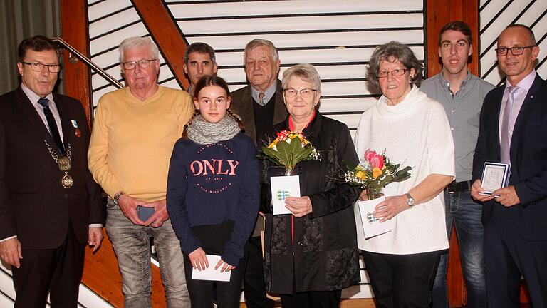 Diese Bürger wurden für ihr besonderes ehrenamtliches Engagement beim Neujahrsempfang der Gemeinde Ebelsbach ausgezeichnet (von links): Bürgermeister Walter Ziegler, Walter Dietz, Werner Seufert, Ida Frank, Herbert Glückert, Irene Loch, Marianne Schmittlutz, Lars Tully und Günther Jackl. Diese Bürger wurden für ihr besonderes ehrenamtliches Engagement beim Neujahrsempfang der Gemeinde Ebelsbach ausgezeichnet (von links): Bürgermeister Walter Ziegler, Walter Dietz, Werner Seufert, Ida Frank, Herbert Glückert, Irene Loch, Marianne Schmittlutz, Lars Tully und Günther Jackl.