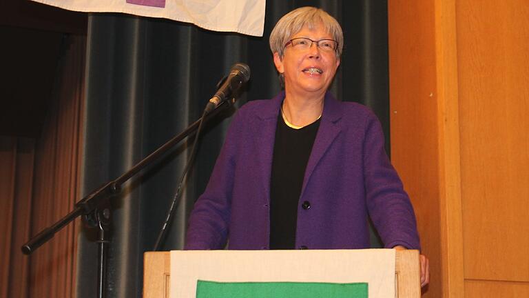 Das Referat zum Thema 'Widerstandskraft in schwierigen Zeiten – Was wir von Dietrich Bonhoeffer lernen können' hielt Dekanin i. R. Dorothea Richter. Das Referat zum Thema 'Widerstandskraft in schwierigen Zeiten – Was wir von Dietrich Bonhoeffer lernen können' hielt Dekanin i. R. Dorothea Richter.