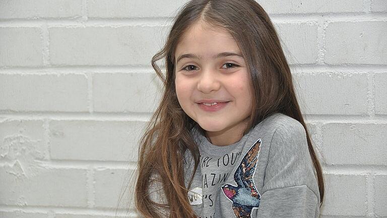 Die zehnjährige Anisa Celik aus Kreuzwertheim hat es bis ins Finale von 'The Voice Kids' geschafft. Die zehnjährige Anisa Celik aus Kreuzwertheim hat es bis ins Finale von 'The Voice Kids' geschafft.