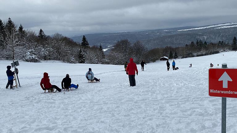 Rodeln am Farnsberg bei Riedenberg bereite Kindern und Erwachsenen Freude.