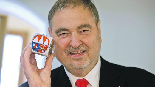 Preisträger 2014 für Unterfranken: Fastnacht-Präsident Bernhard Schlereth wurde in Stadtlauringen mit dem Frankenwürfel ausgezeichnetDaniel Karman, dpa