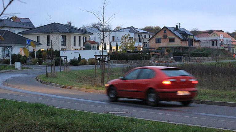 Blick auf das Volkacher Baugebiet Schaubmühle. Nach Schaubmühle 1 und 2 soll die Fläche möglichst schnell um die 'Schaubmühle Ost' erweitert werden.