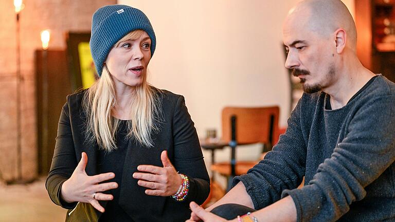 'Es würde uns als Band wahrscheinlich schon lange nicht mehr geben, wenn wir nicht verheiratet wären.' Carolin und Andi Obieglo im Gespräch.