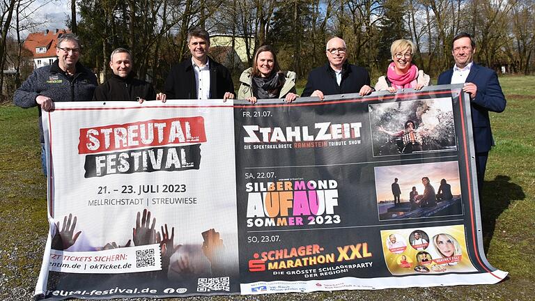 Die Vorbereitungen für das Streutal-Festival vom 21. bis 23. Juli in Mellrichstadt laufen auf Hochtouren. Im Boot sind (von links) Thomas Liebst und Markus Pfister als Veranstaltungsmanager, Bürgermeister Michael Kraus, Juliane Mack vom Aktiven Mellrichstadt, Georg Straub und Bianca Simon (Sparkasse Bad Neustadt) sowie Tobias Herzog (VR-Bank Main-Rhön).