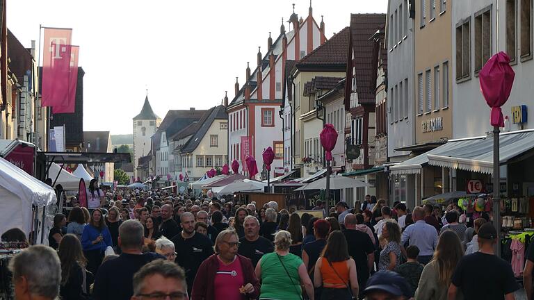 Die Hauptstraße wird am 5. und 6. Juli, bei der langen Einkaufsnacht, wieder zur Fußgängerzone.