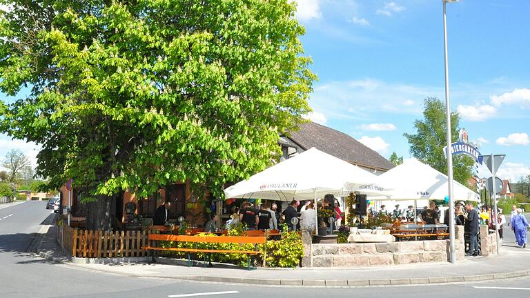 So war's immer Sommer. Jetzt verwandelt sich der Biergarten des Hofheimer Wirtshäusles in ein kleines Winterdorf. So war's immer Sommer. Jetzt verwandelt sich der Biergarten des Hofheimer Wirtshäusles in ein kleines Winterdorf.