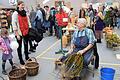 Holz - wohin das Auge reicht. Etwa 12 000 Besucher werden es wohl gewesen sein, die zum zwölften Scheinfelder Holztag gekommen waren. Ob auf der Holzmeile oder in den beiden Messehallen, es dürfte nichts gefehlt haben von dem, was es so alles aus dem nachwachsenden Rohstoff gibt.