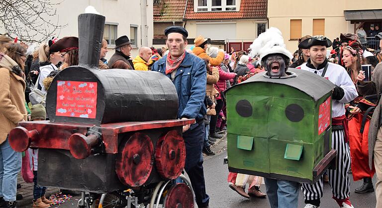 Auch Jim Knopf und die wilde 13 tummelten sich auf den Wombacher Straßen. Auch Jim Knopf und die wilde 13 tummelten sich auf den Wombacher Straßen.