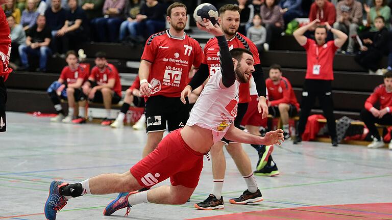 Filip Susnjara (beim Wurf) und der HSC Bad Neustadt fahren an diesem Samstag zum Unterfranken-Derby nach Lohr. Filip Susnjara (beim Wurf) und der HSC Bad Neustadt fahren an diesem Samstag zum Unterfranken-Derby nach Lohr.