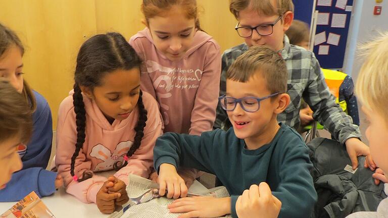 Die dritte Klasse der Grundschule Hafenlohr zu Besuch in der Bücherei Marktheidenfeld. Die dritte Klasse der Grundschule Hafenlohr zu Besuch in der Bücherei Marktheidenfeld.