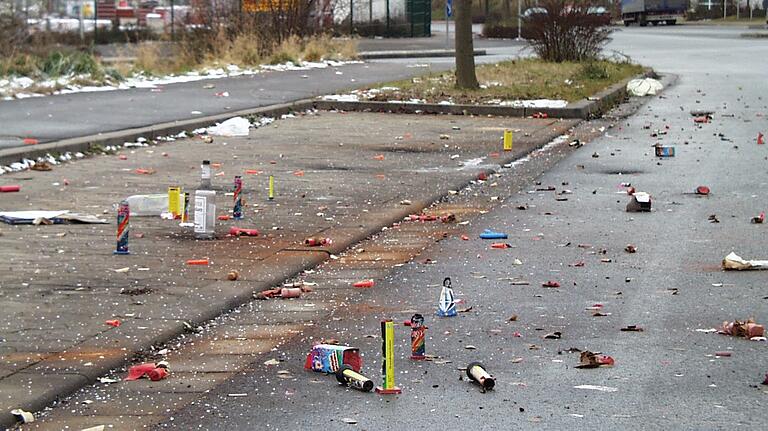 So sieht es am Neujahrstag fast überall im Stadtgebiet aus. Diesmal werden die Schweinfurter Straßenreiniger wohl weniger zu tun haben.&nbsp;