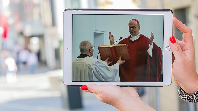 Auch in diesem Jahr sollen Kirchen digitale Gottesdienste anbieten, aber auch Präsenzgottesdienste sind erlaubt.