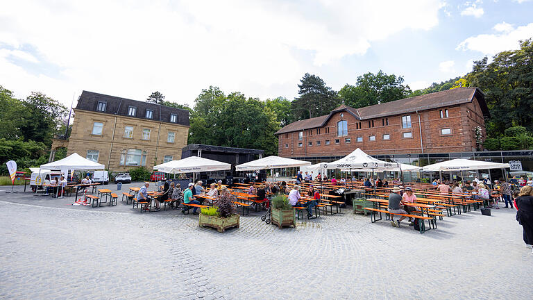 Eine entspannte Atmosphäre gepaart mit einem vielfältigen, kulturellen Programm für Kinder und Erwachsene gab's beim Sommerfest auf dem Bürgerbräu-Gelände in Würzburg.