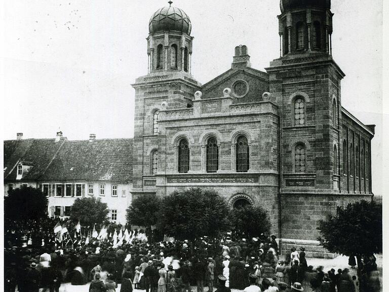 Im September 1883 wurde die Synagoge in Kitzingen feierlich eingeweiht.