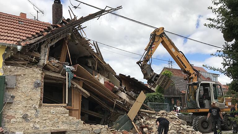 Abrissarbeiten am explodierten Haus in der Fischerstraße.