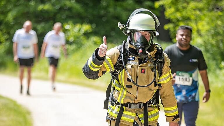 Rund 730 Läuferinnen und Läufer nahmen beim MainCity Firmenlauf am Schweinfurter Baggersee teil, darunter auch Feuerwehrleute mit schwerem Atemschutz - ein besondere Herausforderung. Rund 730 Läuferinnen und Läufer nahmen beim MainCity Firmenlauf am Schweinfurter Baggersee teil, darunter auch Feuerwehrleute mit schwerem Atemschutz - ein besondere Herausforderung.