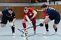 Philip Bleibaum (Mitte) vom HTC Würzburg setzt sich gegen&nbsp;Leon Spitzbart (links) und Julius Becker von der HG Nürnberg durch.&nbsp;Die Würzburger verloren in der Zweiten Hallenhockey-Bundesliga Süd ihr Heimspiel gegen die Nürnberger.