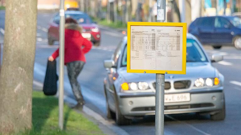 In den Klassenzimmern in Bayern fand trotz des bundesweiten Streiks regulärer Unterricht statt. Viele Eltern in der Region brachten ihre Kinder mit dem Auto zur Schule.