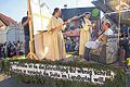 Strahlender Sonnenschein und manch brisantes Thema: Zur Geiselwinder Kirchweih samt Umzug und Predigt war einiges geboten. Im Bild einer der Themenwägen.