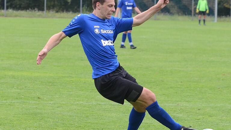 Michael Riedmann (rechts) wechselt in der neuen Saison als Spielertrainer vom SV Sendelbach-Steinbach zum FV Steinfeld/Hausen-Rohrbach. Michael Riedmann (rechts) wechselt in der neuen Saison als Spielertrainer vom SV Sendelbach-Steinbach zum FV Steinfeld/Hausen-Rohrbach.