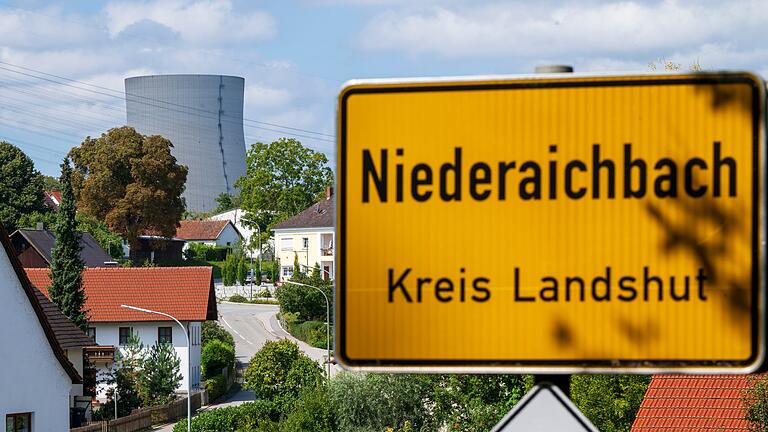 Kernkraftwerk Isar 2 - Der radioaktive Abfall soll aus Sellafield nach Niederaichbach in Niederbayern gebracht werden. (Archivbild) Kernkraftwerk Isar 2 - Der radioaktive Abfall soll aus Sellafield nach Niederaichbach in Niederbayern gebracht werden. (Archivbild)