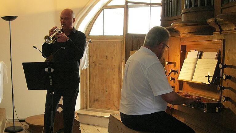 Der Trompeter Norbert Vohn und Stefan Palm an der Orgel begeisterten beim Konzert von &bdquo;Musik in fränkischen Schlössern&ldquo; im Bundorfer Schloss.