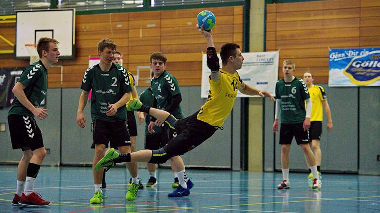 Profitiert zumindest kurzfristig von den mangelnden Ambitionen der Vereine im Bezirk: Bastian Schneider vom TV Königsberg spielt trotz des letzten Tabellenplatzes auch in der kommenden Saison in der Bezirksliga.