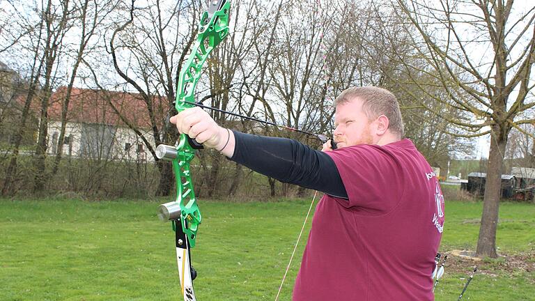 Voll konzentriert: Stefan Heinickel (im Bild), der neue deutsche Meister im Indoor-Bogenschießen.       -  Voll konzentriert: Stefan Heinickel (im Bild), der neue deutsche Meister im Indoor-Bogenschießen.