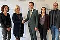 Vertrauensvoller, zwischenbehördlicher Austausch im Landratsamt mit (von links) Sonja Weidinger (Abteilungsleiterin Öffentliche Sicherheit und Ordnung), Regierungspräsidentin Susanne Weizendörfer, Landrat Florian Töpper, Zoe Beckmann (Abteilungsleiterin Soziales und Gesundheit) und Christian Frank (Abteilungsleiter Zentrales).