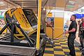 Selbsttest auf der Mainfranken-Messe: Nicht den Kopf verlieren heißt es beim Überschlagssimulator vom ADAC.