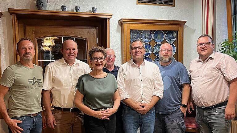 Das Bild zeigt den neuen Vorstand des Arbeitskreis Umwelt der CSU (von links): Beisitzer Alexander Faust, Stellvertretender Vorsitzender Reinhold Giebfried, Schriftführerin Heike Paul-Scheuring, Beisitzer Karl-Heinz Schineller,  Stellvertreter Marco Siller, Vorsitzender Andreas Scheuring, Kassier Udo Merz sowie den stellvertretenden Kreisvorsitzenden Alexander Bergmann.