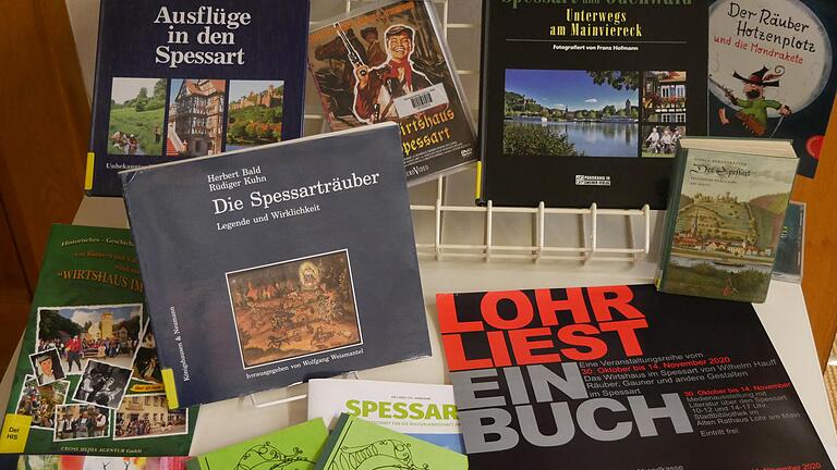 Eine Ausstellung der Stadtbibliothek im Alten Rathaus in Lohr begleitet mit Literatur über den Spessart die Veranstaltungsreihe „Lohr liest ein Buch“.&nbsp;