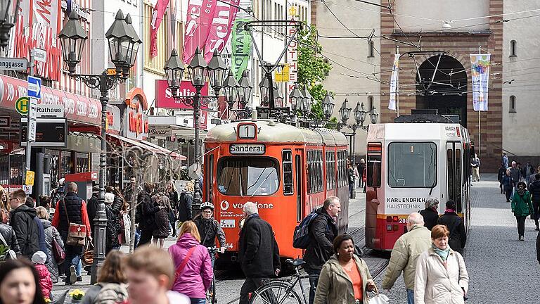 Neue Straßenbahn-Züge für Würzburg: An einer technischen Lösung für die Barrierefreiheit scheiden sich jetzt die Geister.