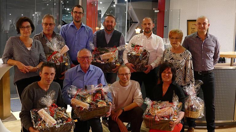 Ehrungen bei der Firma Lummel (hinten von links): Iris Wehner, Horst Wehner, Christian Neumann, Horst Schaupp, Achim Kübert, Irmgard Lummel, Georg Lummel; (vorne von links) Markus Stein, Klaus Hofmann, Stefan Lummel und Ute Reuss.