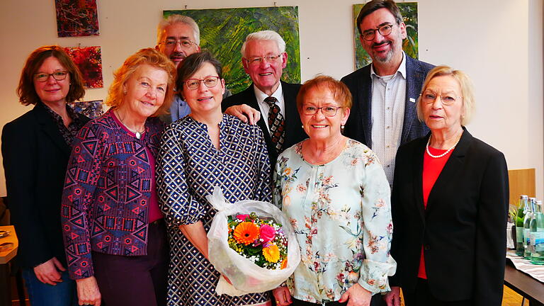 Dem neuen Vorstand des AWO- Stadtverbands gehören an (von links) Andrea Bruder (Beirätin), Schatzmeisterin Renate Jüstel, Raimund Binder (Beirat), Jutta Henzler (Vorsitzende), Willi Dürrnagel (Beirat), Marion Schäfer-Blake und Matthias Heese (stellvertretende Vorsitzende) und Schriftführerin Herta Mainardy.