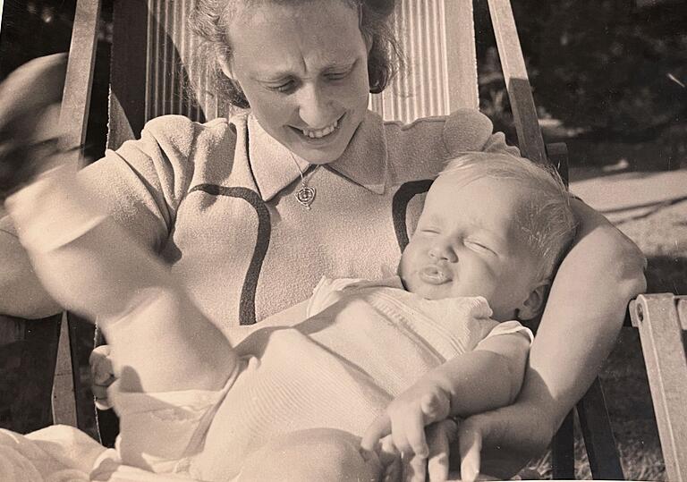 War durch ihren Ehemann eine Zeitlang geschützt: Hilde Tittel, geborene Jaffé, mit Sohn Rolf. War durch ihren Ehemann eine Zeitlang geschützt: Hilde Tittel, geborene Jaffé, mit Sohn Rolf.