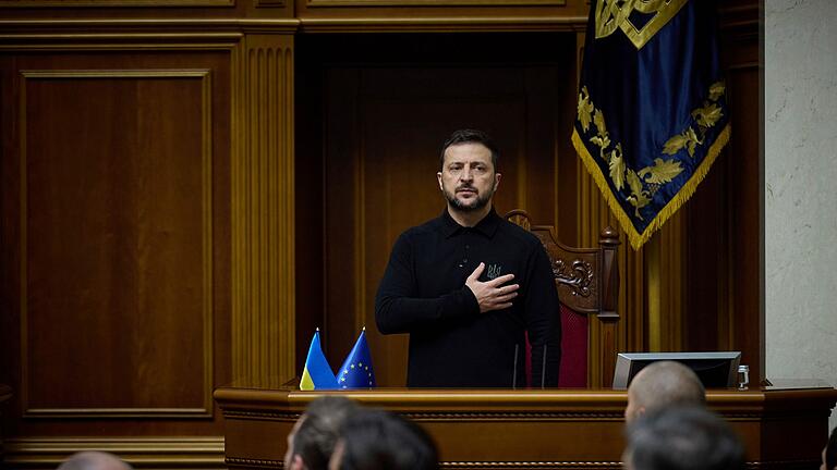 Ukraine-Krieg - Selenskyjs &bdquo;Siegesplan&rdquo;       -  Der ukrainische Präsident Wolodymyr Selenskyj hat im Parlament seinen &bdquo;Siegesplan&rdquo; zur Beendigung des Krieges mit Russland vorgestellt.