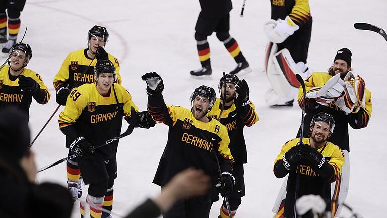 Eishockey-Cracks       -  Wollen auch nach dem Halbfinalspiel gegen Kanada Grund zum Jubel haben: Deutschlands Eishockey-Herren.