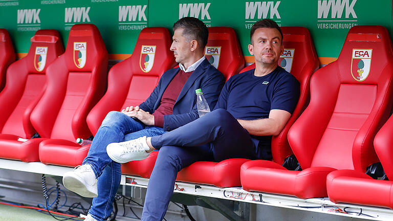 FC Augsburg - Darmstadt 98.jpeg       -  Finden FCA-Sportdirektor Marinko Jurendic (links) und Trainer Enrico Maaßen eine gemeinsame Linie für eine weitere Zusammenarbeit?