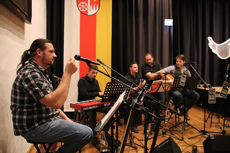 Die 'Unplugged Connection' aus Langenprozelten unterhielt den Landrat und seine Gäste. Die 'Unplugged Connection' aus Langenprozelten unterhielt den Landrat und seine Gäste.
