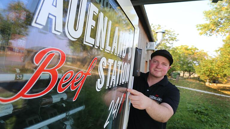 Jonathan Eller von der Auenland Beef GmbH aus Hofheim&nbsp; will mit seinem Betrieb einen nachhaltigeren Fleischkonsum ermöglichen.