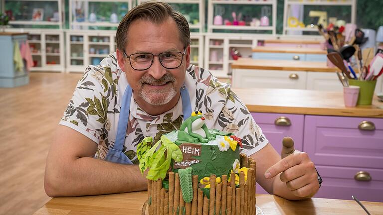 Eine Motivtorte zum Thema 'Dschungel' präsentierte der Angestellte der Stadt Würzburg zum Abschluss der zweiten Folge 'Das große Backen'. Eine Motivtorte zum Thema 'Dschungel' präsentierte der Angestellte der Stadt Würzburg zum Abschluss der zweiten Folge 'Das große Backen'.