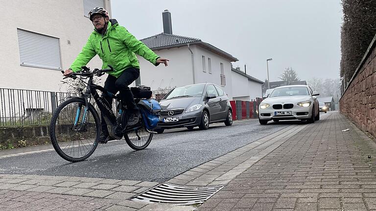 Engstelle Friedenstraße: Hier hätte sich der Arbeitskreis Radverkehr Marktheidenfeld die Ausweisung als Fahrradstraße gewünscht. Engstelle Friedenstraße: Hier hätte sich der Arbeitskreis Radverkehr Marktheidenfeld die Ausweisung als Fahrradstraße gewünscht.
