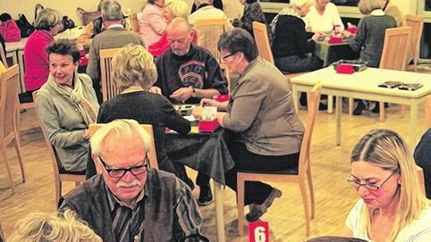 Konzentriert: Bridge-Spieler am Werk.
