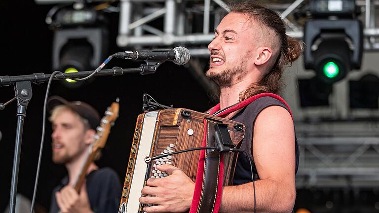 Die Band 'Unordnungsamt' eröffnete den Samstag beim Würzburger Umsonst & Draussen-Festival. Die Band 'Unordnungsamt' eröffnete den Samstag beim Würzburger Umsonst & Draussen-Festival. 