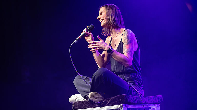Christina Stürmer in der Posthalle       -  Rund 1000 Menschen besuchen am Dienstag (15.10.24) das Konzert der österreichischen Pop-Rock-Sängerin Christina Stürmerin in der Würzburger Posthalle.