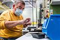 Philipp Götz arbeitet seit 41 Jahren bei den Mainfränkischen Werkstätten in Würzburg, aktuell im Elektrotechnik-Bereich. Er gehört zu den produktivsten Mitarbeitern.