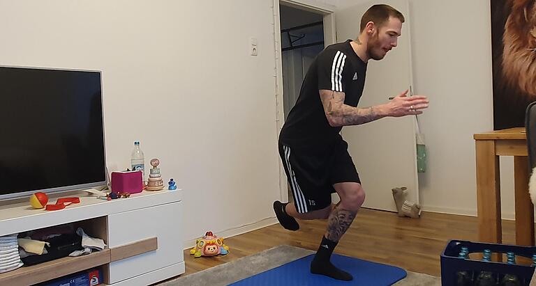 Schweinfurter Fußball-Trainer gibt 5 Fitness-Tipps fürs Wohnzimmer Schweinfurter Fußball-Trainer gibt 5 Fitness-Tipps fürs Wohnzimmer